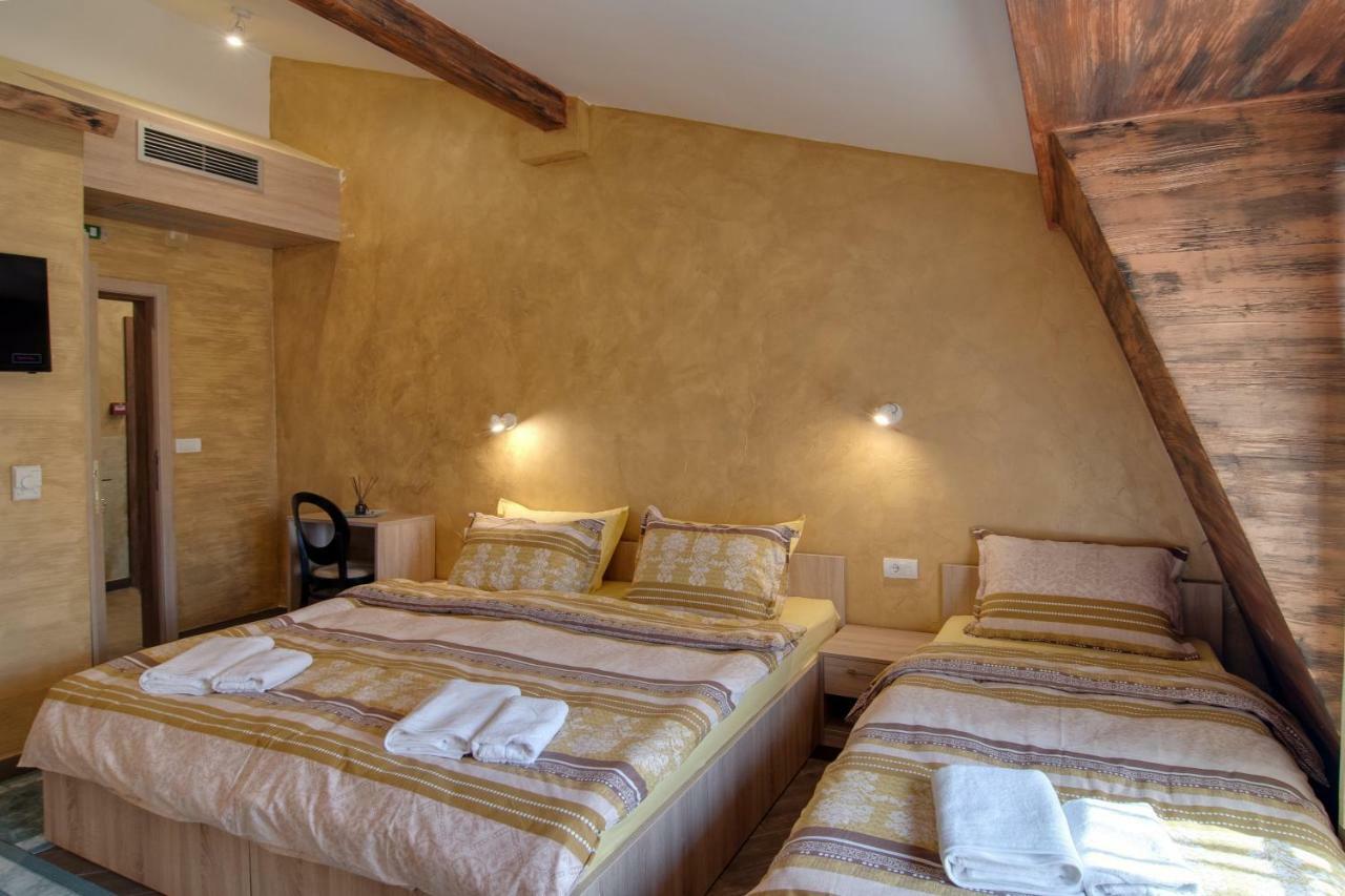 Каштел Pancevo Hotel Екстериор снимка