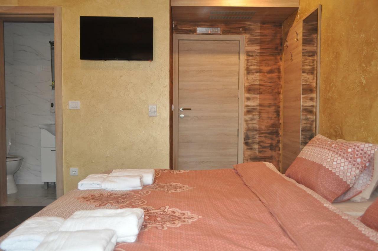 Каштел Pancevo Hotel Екстериор снимка