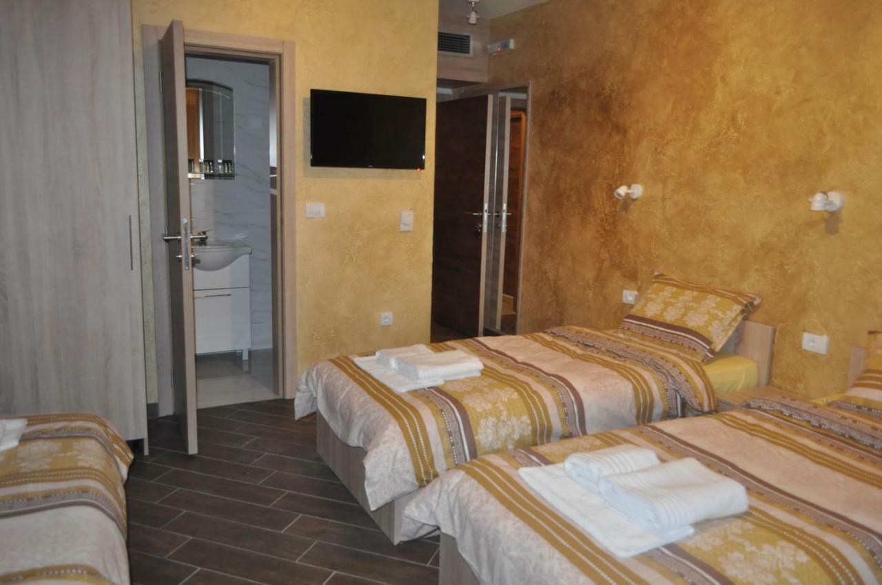Каштел Pancevo Hotel Екстериор снимка
