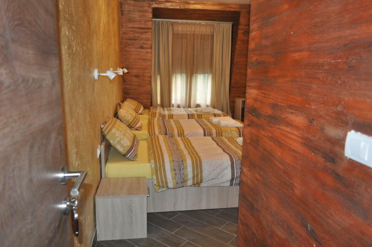 Каштел Pancevo Hotel Екстериор снимка